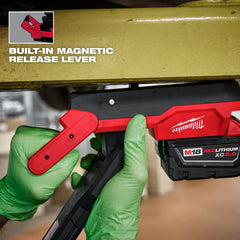 Linterna Brazo Extendible Imantada 2500 Lumenes Inalambrica Milwaukee M12 (Solo Equipo)