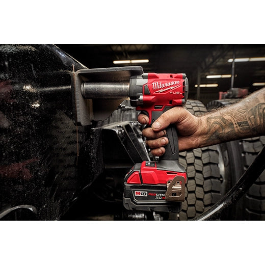 Pistola de Impacto 1/2" Compacta 334Nw Milwaukee M18 FUEL (Solo Herramienta)