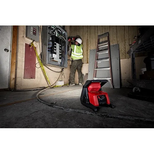 Foco de Iluminación Inalambrico Milwaukee M18 ROVER (Solo Equipo)