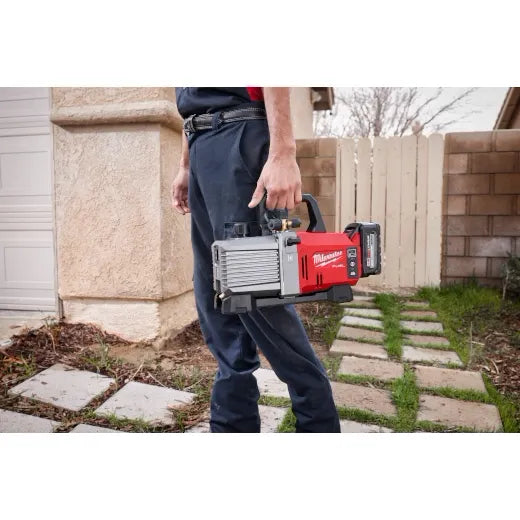 Bomba de Vacio 5 CFM Inalambrica Milwaukee M18 FUEL KIT